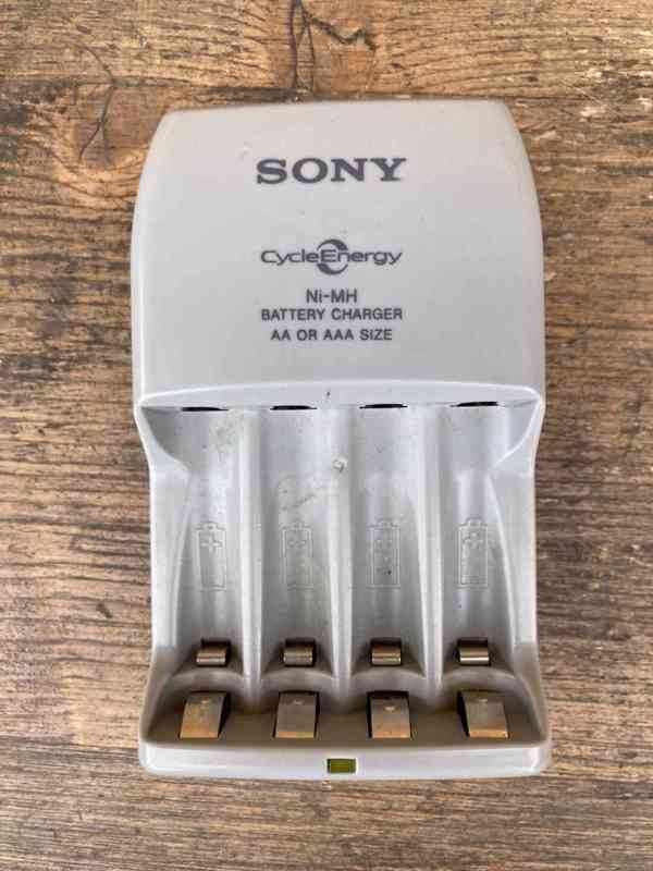 Nabíječka baterii Sony BCG-34HLD , AA x AAA - foto 2