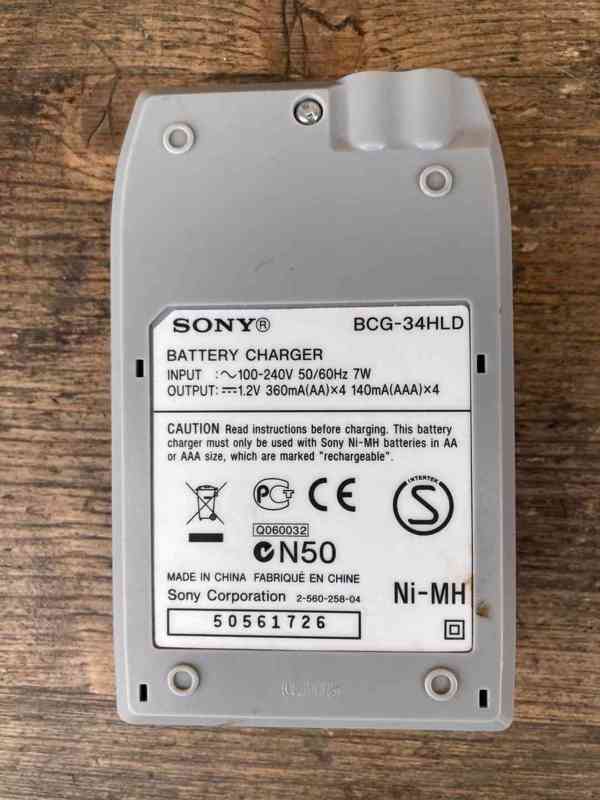Nabíječka baterii Sony BCG-34HLD , AA x AAA - foto 3