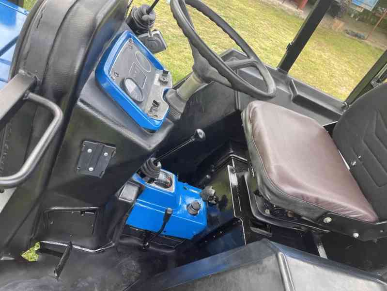 Traktor ISEKI 3210 s nakladačem, lžící a hydraulickou lopato - foto 8