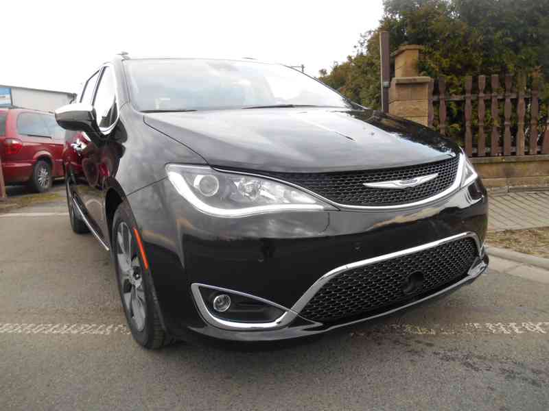 Chrysler Pacifica 3,6 RU Limited Adapttemp Sunroof 2020 - foto 7