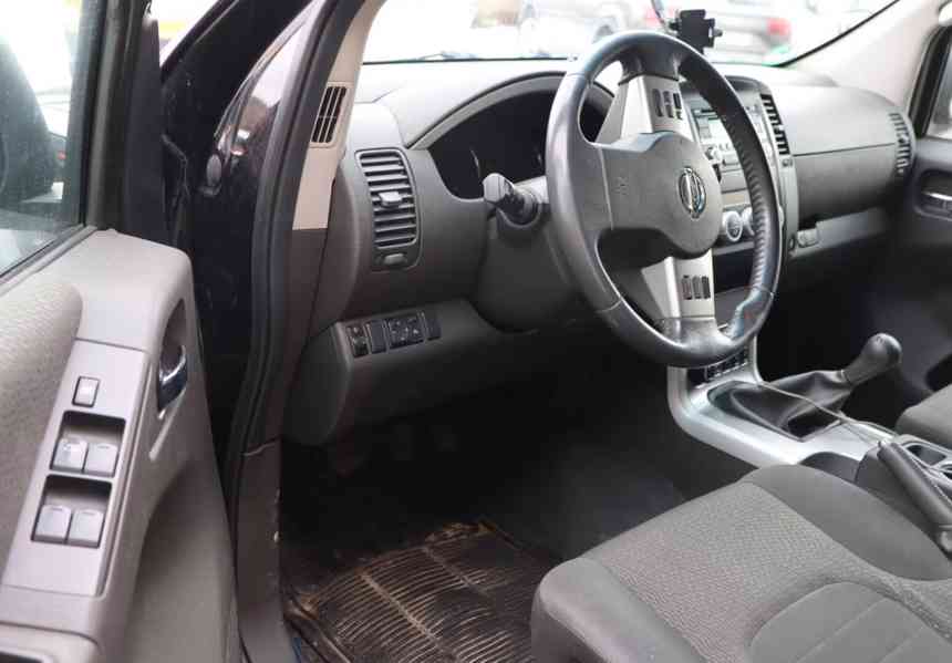 Nissan Pathfinder 2.5 dCi SE 140kw - foto 6