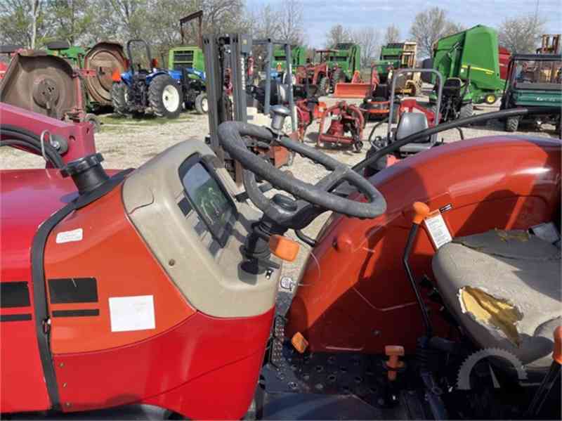 Traktor CASE IH FARMALL 55 - foto 4