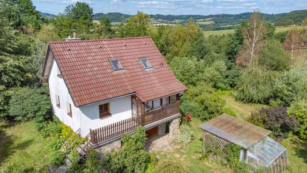Rodinný dům na polosamotě uprostřed přírody 4804m2 - foto 4