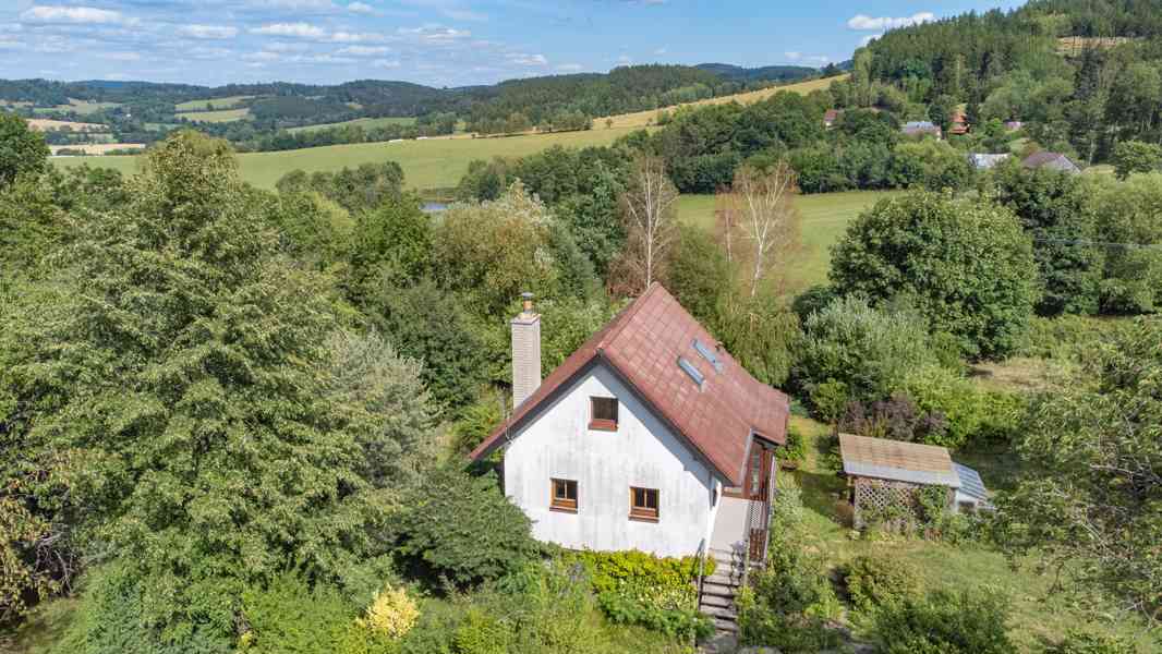 Rodinný dům na polosamotě uprostřed přírody 4804m2 - foto 31