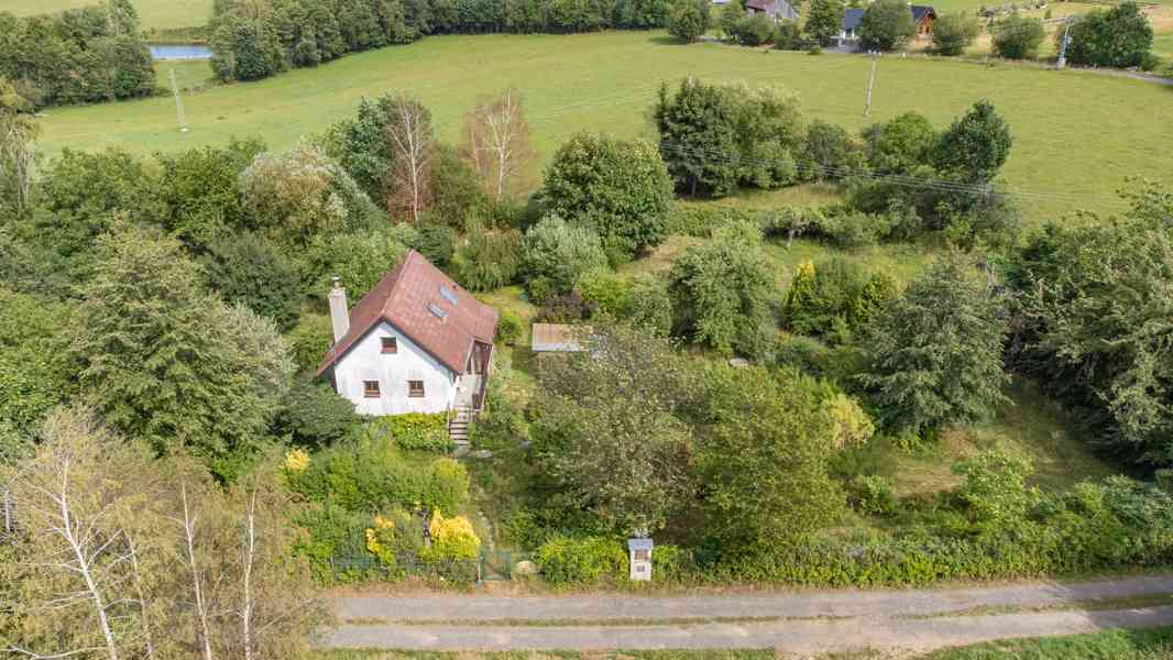 Rodinný dům na polosamotě uprostřed přírody 4804m2 - foto 7