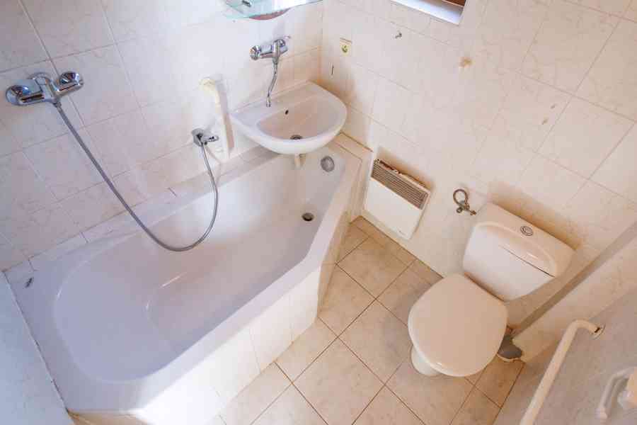 Rodinný dům na polosamotě uprostřed přírody 4804m2 - foto 17