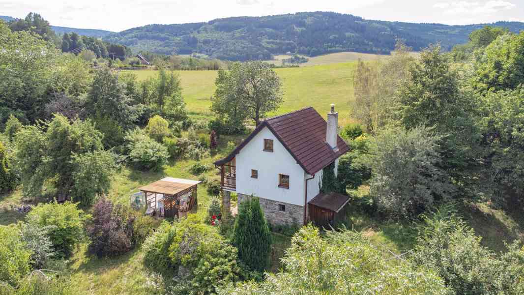 Rodinný dům na polosamotě uprostřed přírody 4804m2 - foto 6