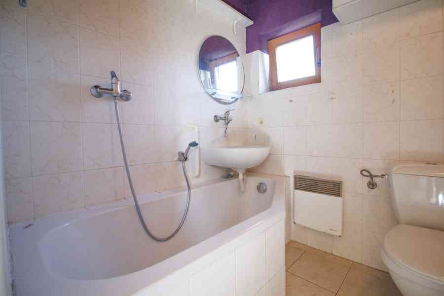 Rodinný dům na polosamotě uprostřed přírody 4804m2 - foto 18
