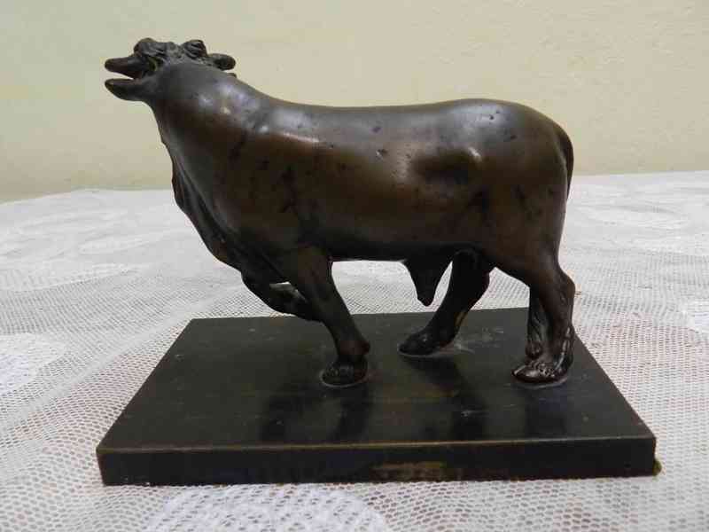 Velmi stará bronzová Soška Kráčející Býk - foto 5