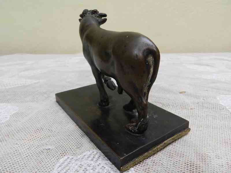 Velmi stará bronzová Soška Kráčející Býk - foto 6