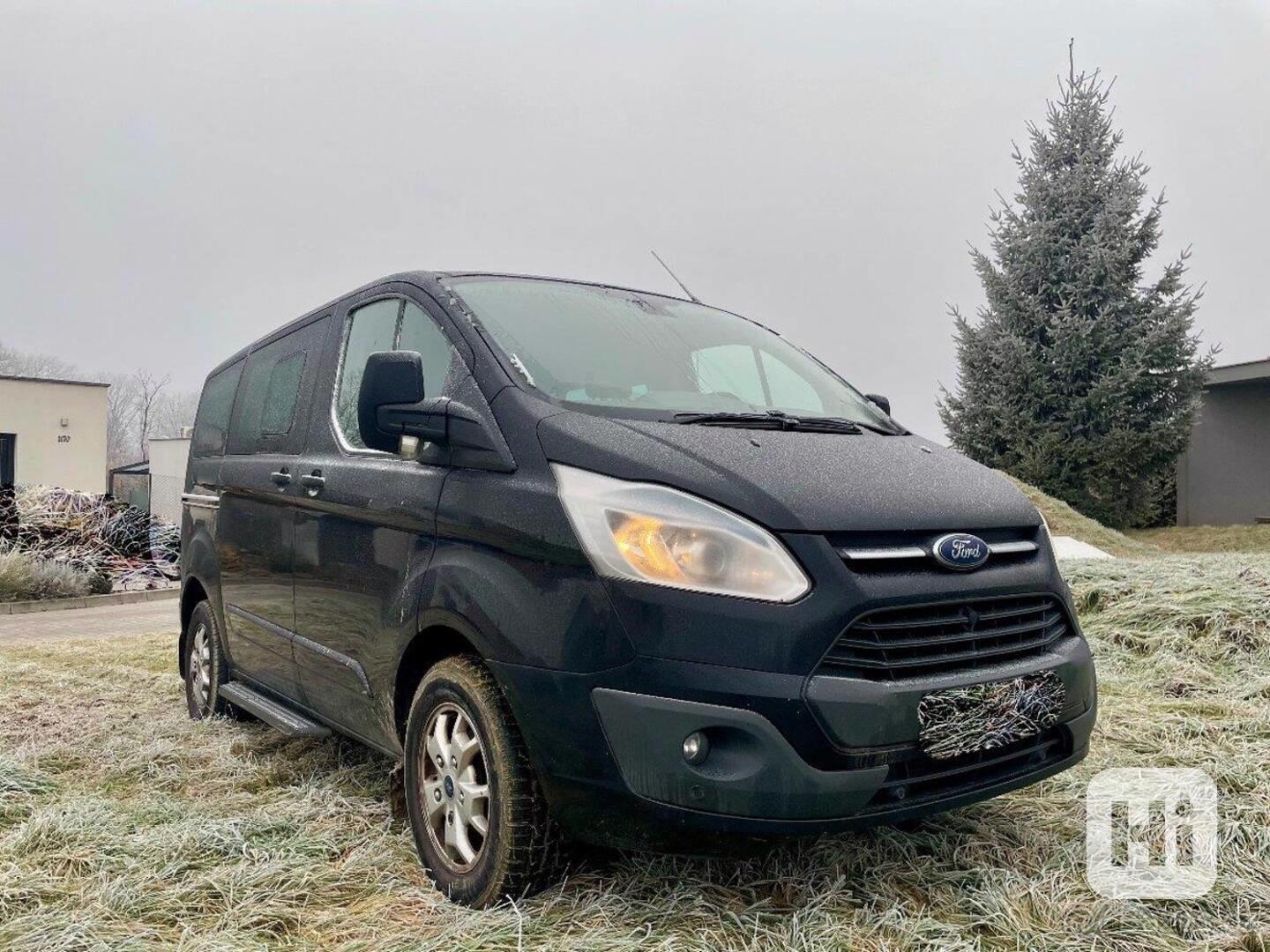 Ford Tourneo Custom 2,2   TDCi 8 místný - foto 1