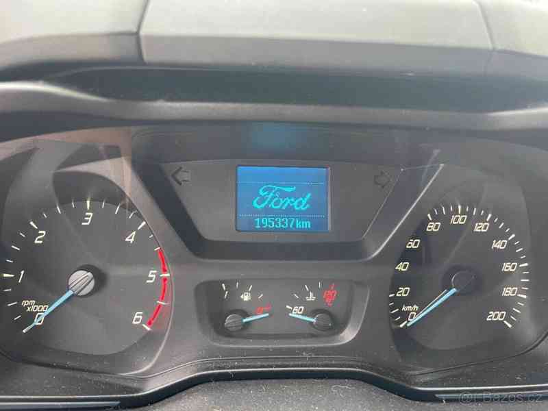 Ford Tourneo Custom 2,2   TDCi 8 místný - foto 10