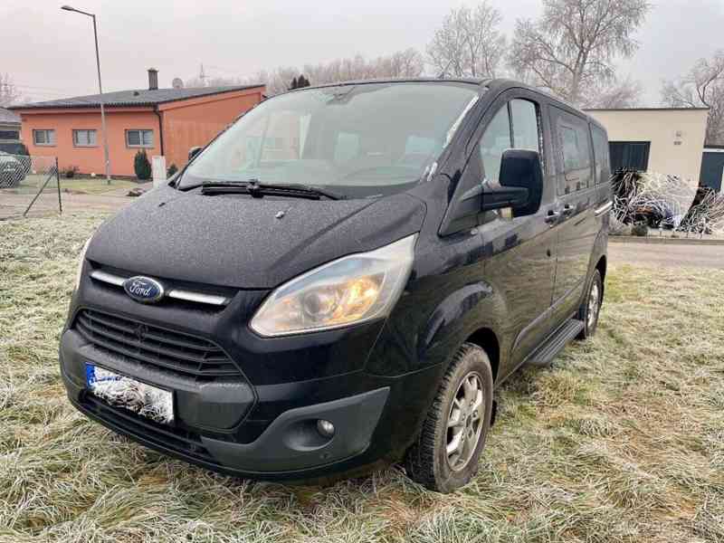 Ford Tourneo Custom 2,2   TDCi 8 místný - foto 2