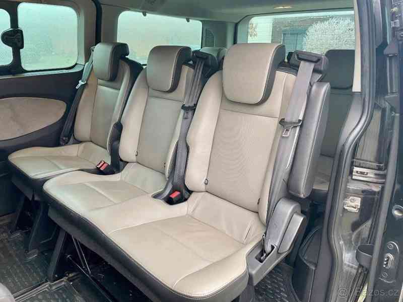 Ford Tourneo Custom 2,2   TDCi 8 místný - foto 11