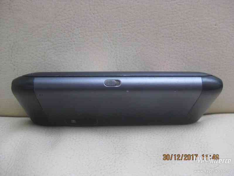 Nokia E7-00 - telefony s výsuvnou QWERTY klávesnicí - foto 6