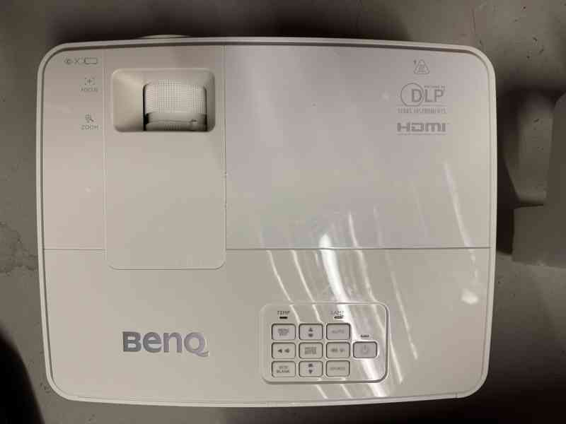 Projektor BenQ MG 102FX - foto 2