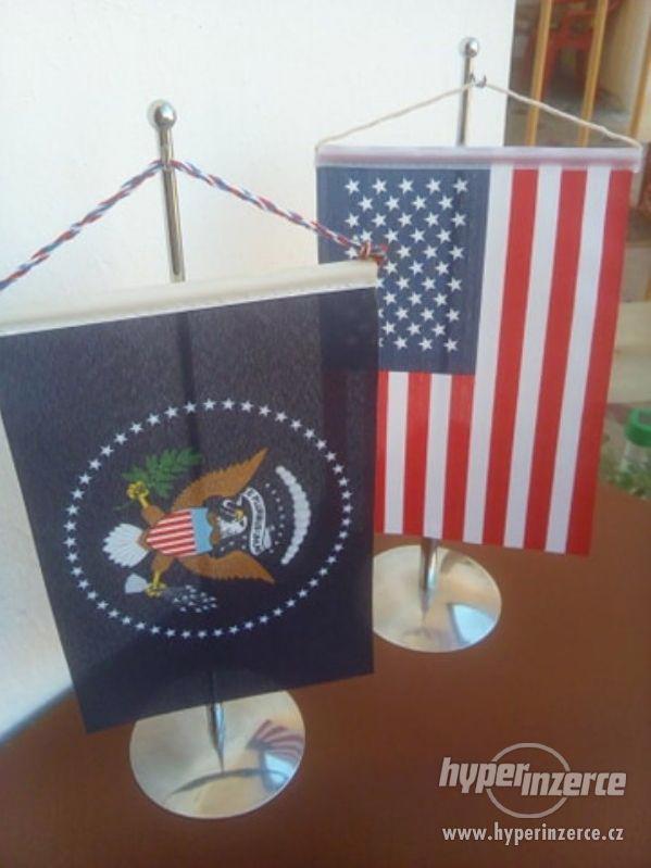 Vlaječky USA+stojánky - foto 1