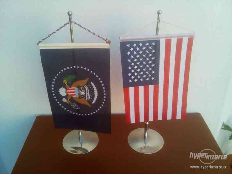 Vlaječky USA+stojánky - foto 5
