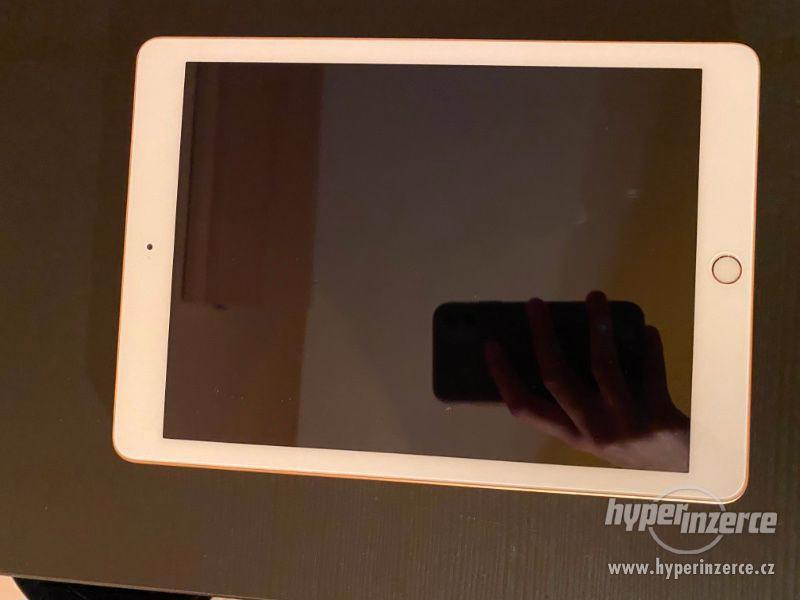 Apple iPad 2018 32GB WiFi MRJN2FD/A zlatý - foto 1