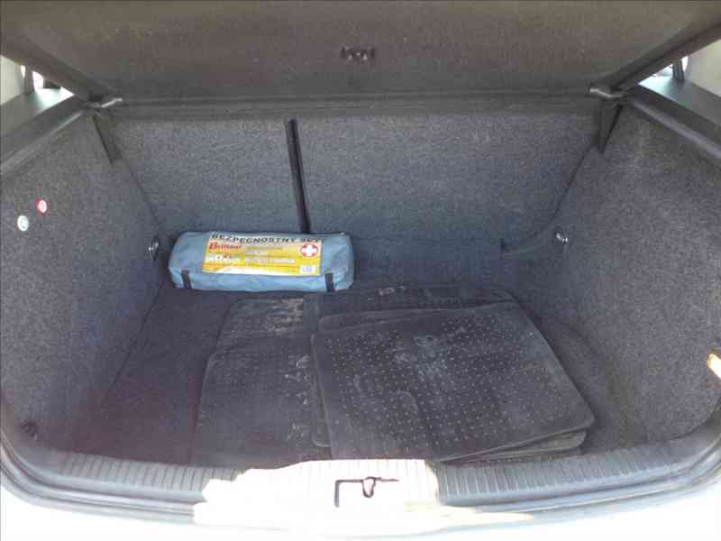 Volkswagen Golf 1,9 TDI KLIMA, TAŽNÉ - foto 8