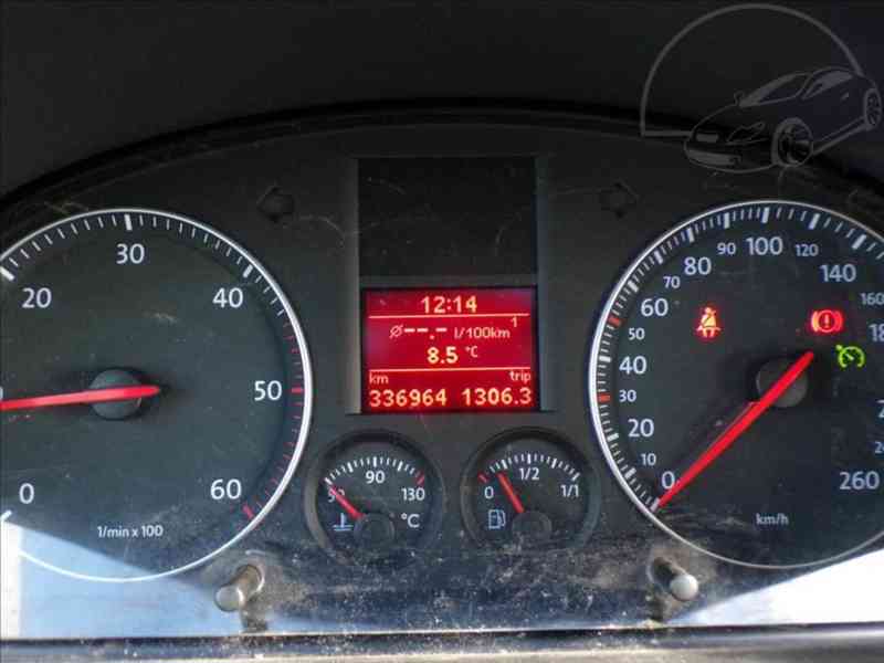 Volkswagen Touran 1,9 TDI TAŽ.ZAŘ.,NAVIGACE - foto 6