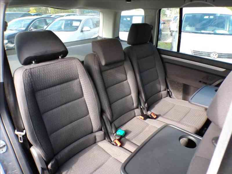 Volkswagen Touran 1,9 TDI TAŽ.ZAŘ.,NAVIGACE - foto 11