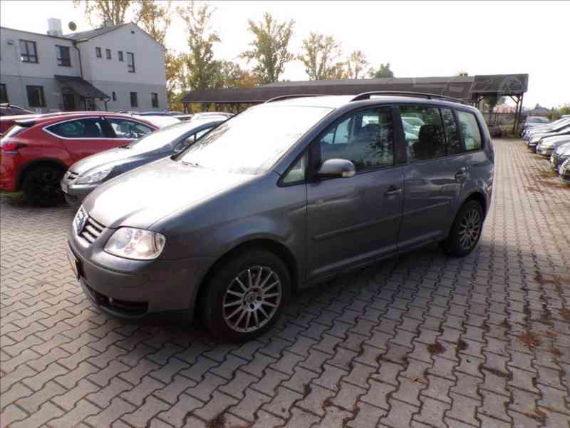 Volkswagen Touran 1,9 TDI TAŽ.ZAŘ.,NAVIGACE - foto 2