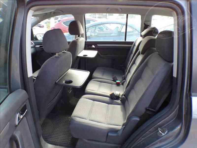 Volkswagen Touran 1,9 TDI TAŽ.ZAŘ.,NAVIGACE - foto 9