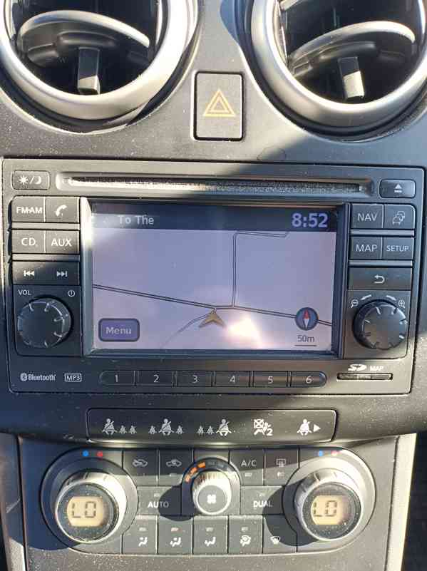 NISSAN QASHQAI 2,0 BENZIN , 4x4 , PANORAMA - foto 8