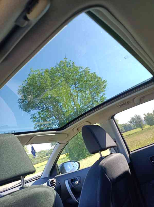 NISSAN QASHQAI 2,0 BENZIN , 4x4 , PANORAMA - foto 16