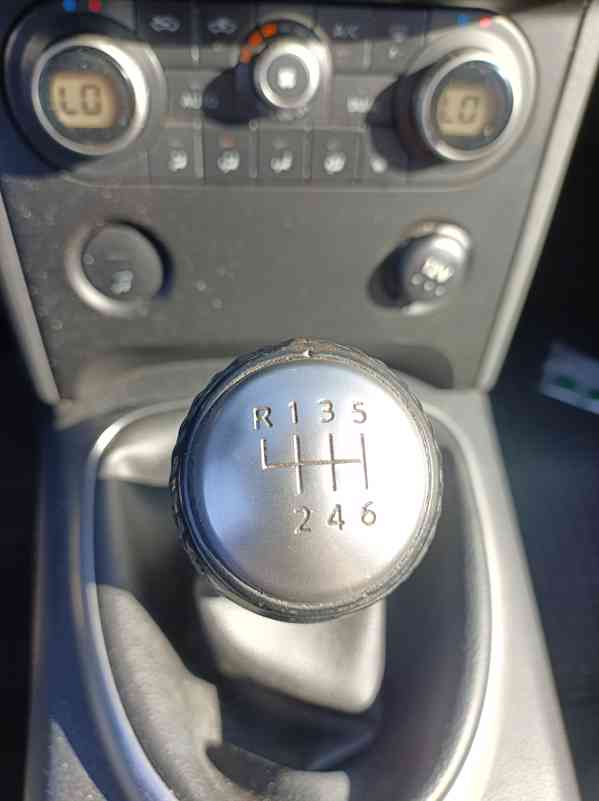 NISSAN QASHQAI 2,0 BENZIN , 4x4 , PANORAMA - foto 11