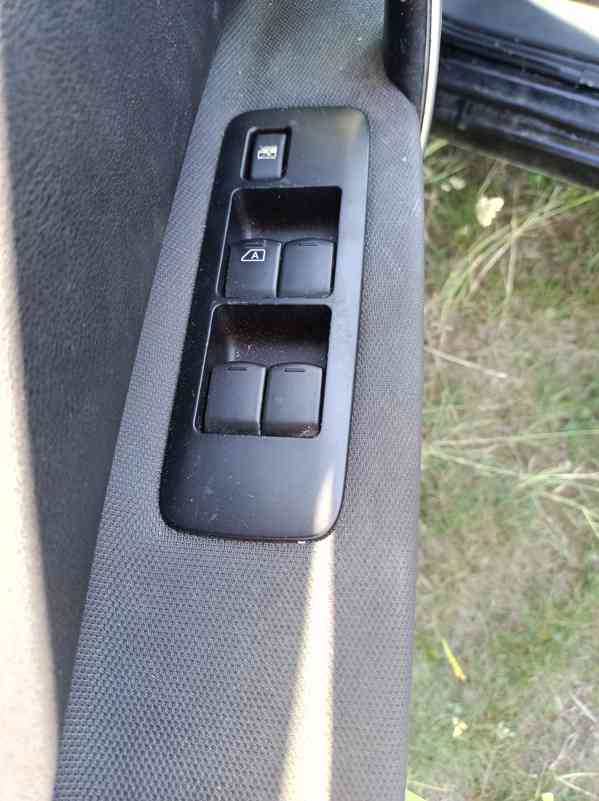 NISSAN QASHQAI 2,0 BENZIN , 4x4 , PANORAMA - foto 15