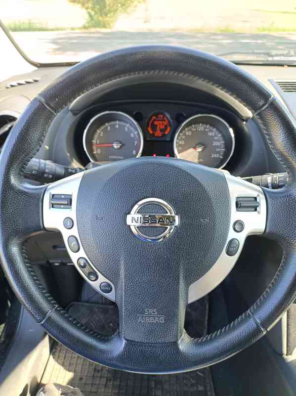 NISSAN QASHQAI 2,0 BENZIN , 4x4 , PANORAMA - foto 9