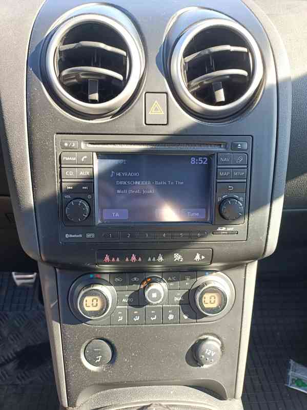 NISSAN QASHQAI 2,0 BENZIN , 4x4 , PANORAMA - foto 7