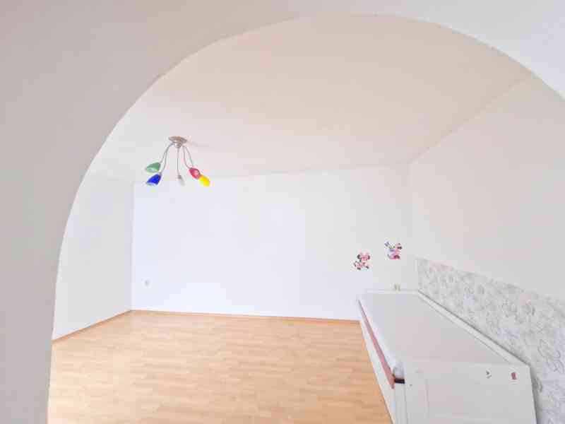 Pronájem prostorného podkrovního bytu 6+1, 171 m² – Krupská - foto 7