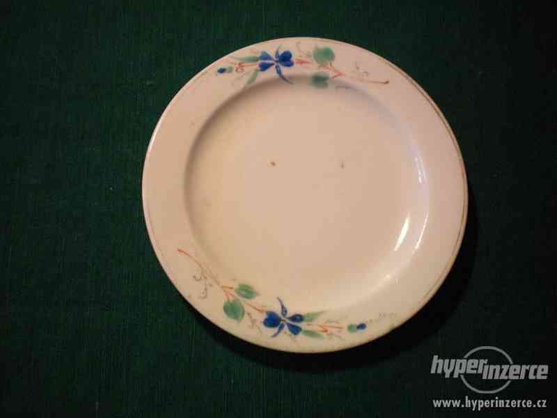 Porcelánový poklop na máslo a dětské porcelánové talířky - foto 2