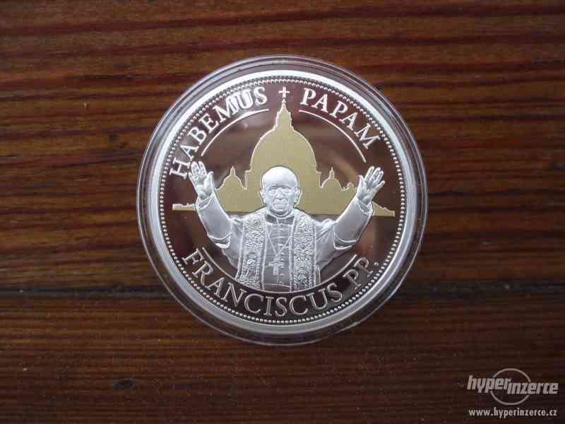 Prodám stříbrnou minci papeže Františka - foto 1