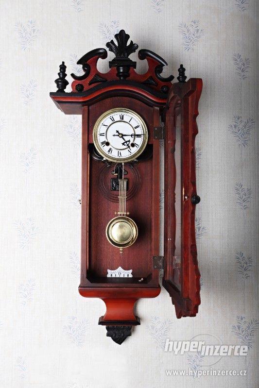 Starožitné nástěnné hodiny s kyvadlem - foto 5