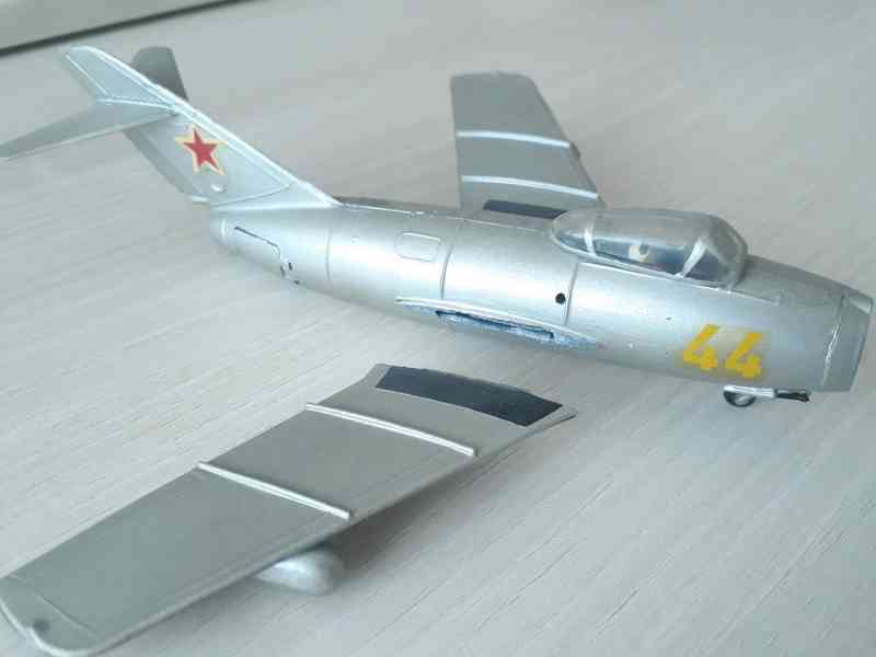  MiG-15 - sestavený model (44)  - foto 2