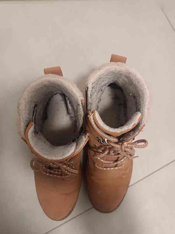 Pořádně nošené dámské zimní botičky  - foto 2