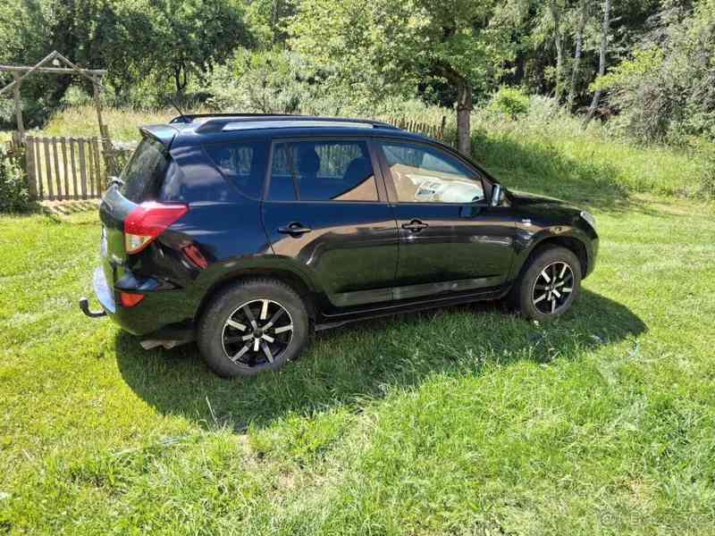 Toyota RAV4 2,2   r. v. 2008, spolehlivé SU - foto 4
