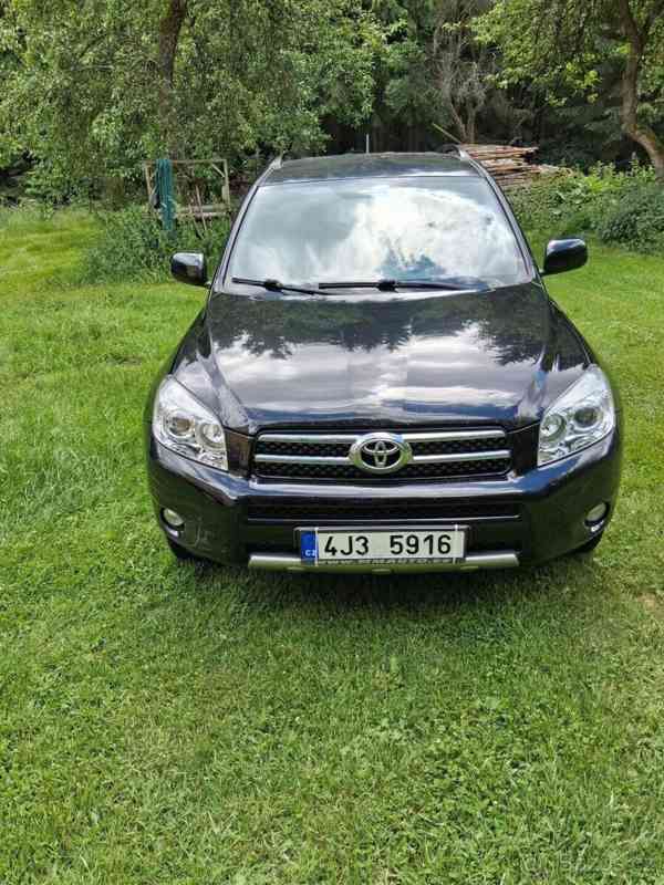 Toyota RAV4 2,2   r. v. 2008, spolehlivé SU - foto 3