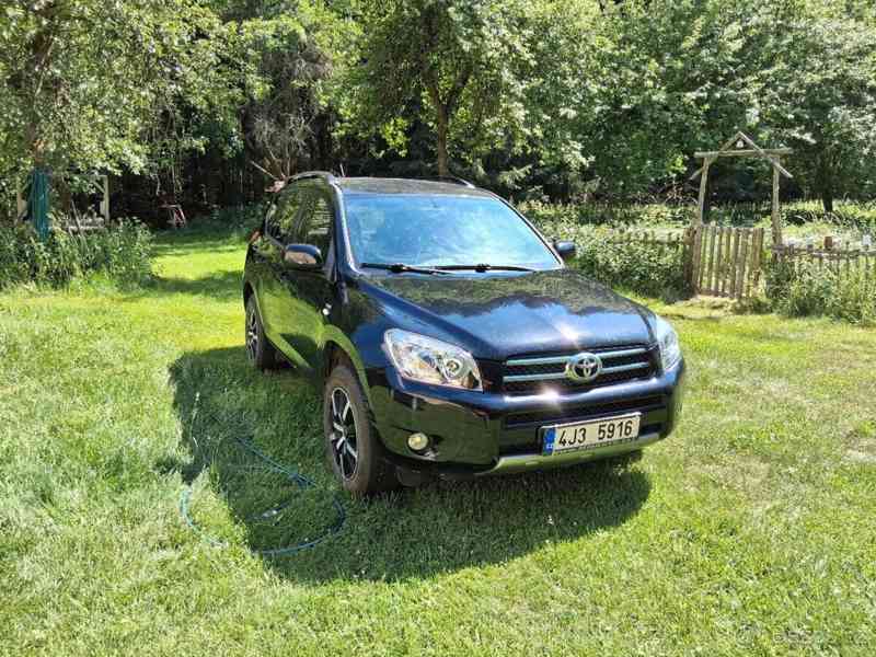 Toyota RAV4 2,2   r. v. 2008, spolehlivé SU - foto 2