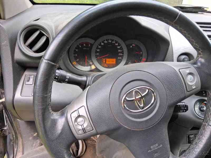 Toyota RAV4 2,2   r. v. 2008, spolehlivé SU - foto 7