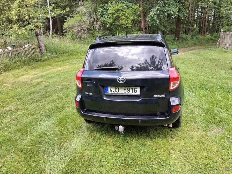 Toyota RAV4 2,2   r. v. 2008, spolehlivé SU - foto 6