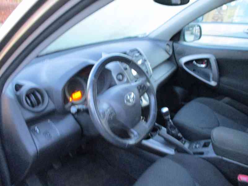 Toyota RAV 4 2,0i  Life 4x4 benzín 116kw - foto 4