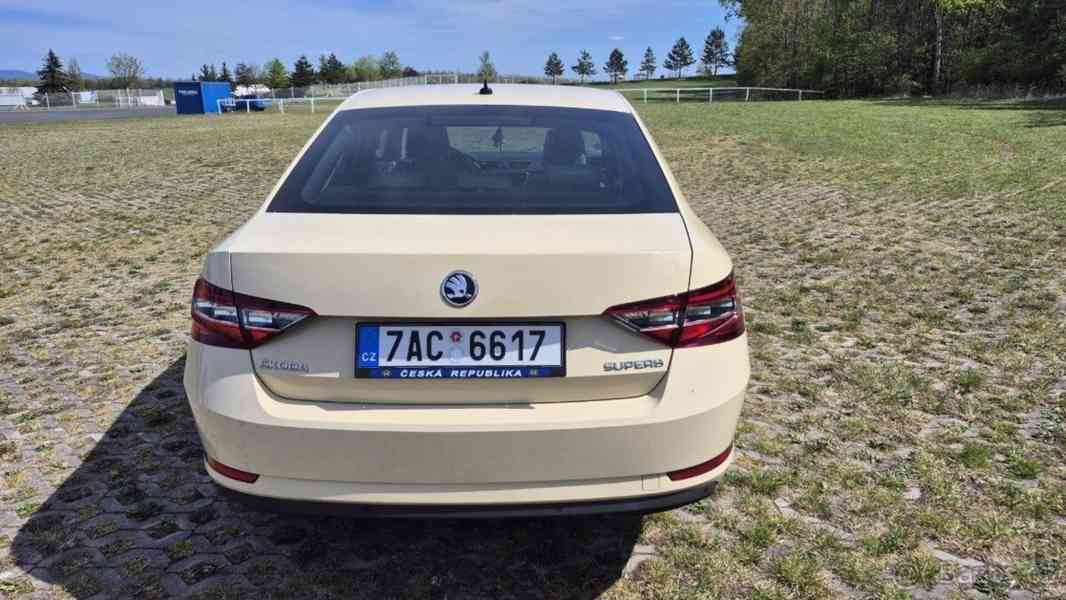 Škoda Superb 2,0 - foto 15