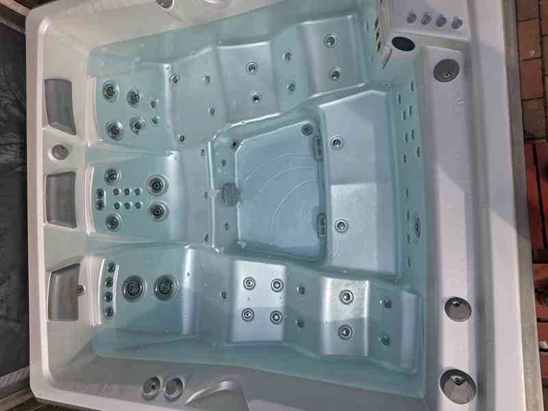 Vířivka USSPA Persea 11/2022 - foto 3