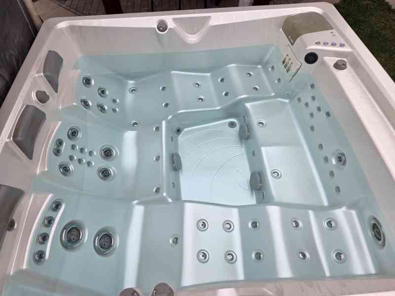 Vířivka USSPA Persea 11/2022