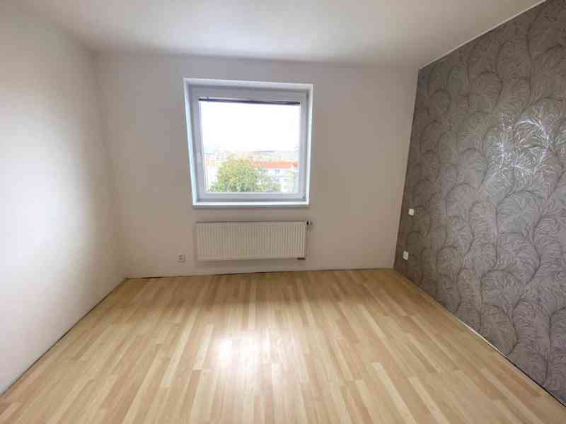 PRONÁJEM PROSTORNÉHO BYTU 3+1 V IVANČICÍCH U BRNA - foto 2